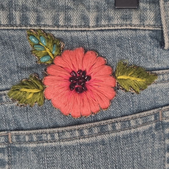 Dana Buchman Ileana Boho Floral Embroidered Beaded Rhinestone Flare Jeans 4 / 27 - Picture 6 of 12